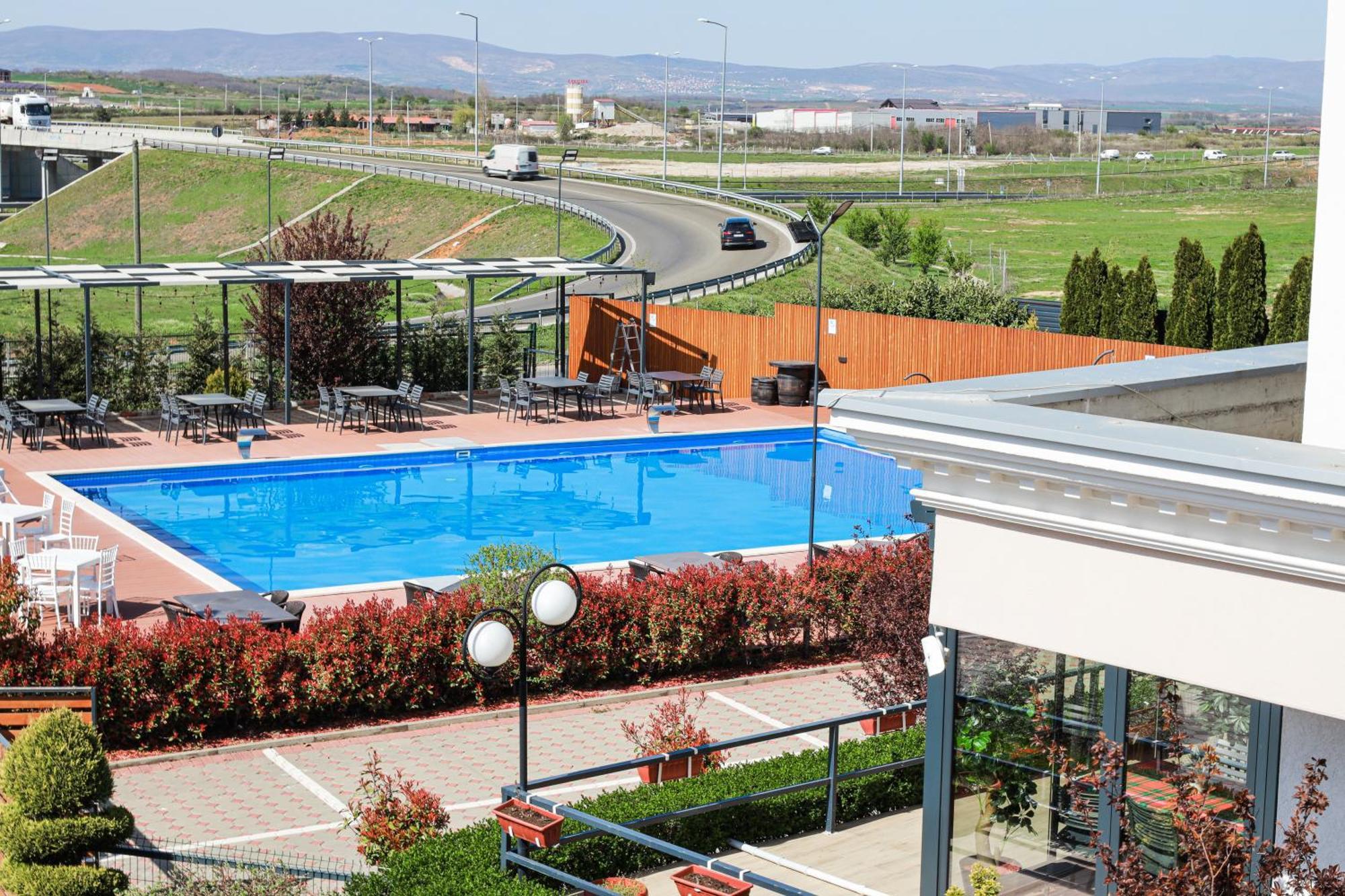 Nafron Hotel Πρίζρεν Εξωτερικό φωτογραφία